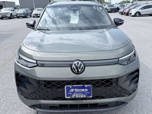 Used 2025 Volkswagen Tiguan SE R-Line AWD/4WD image 2
