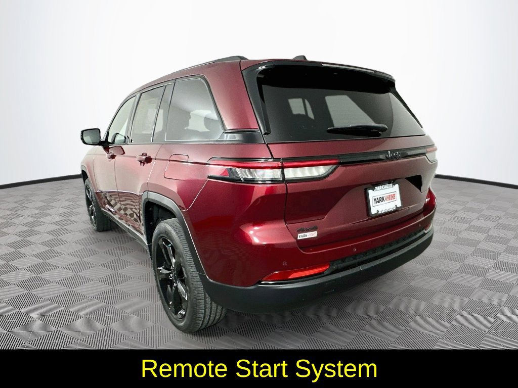 Used 2023 Jeep Grand Cherokee Altitude AWD/4WD image 7