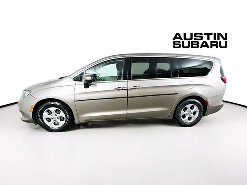 Used 2017 Chrysler Pacifica LX w/ Tire & Wheel Group FWD image 4