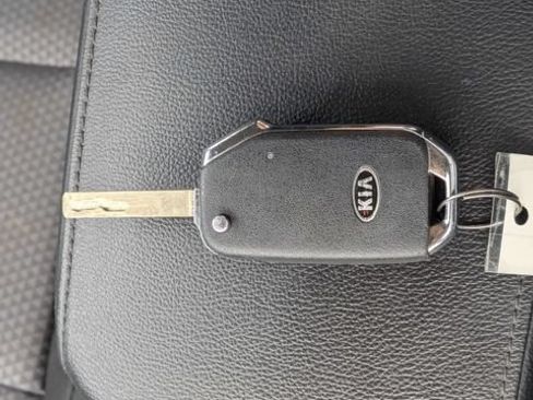 Used 2021 Kia Soul LX FWD image 26