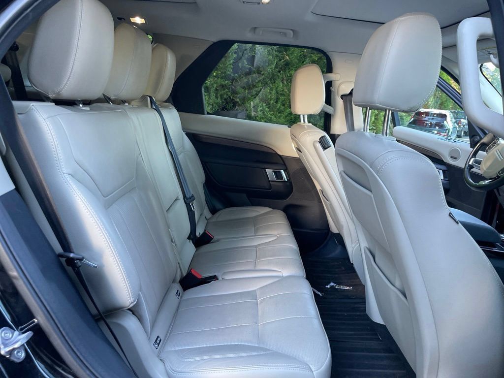 Used 2018 Land Rover Discovery HSE AWD/4WD image 23