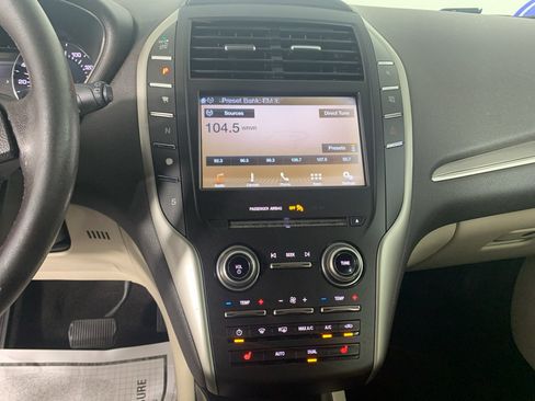 Used 2017 Lincoln MKC Premiere FWD image 25