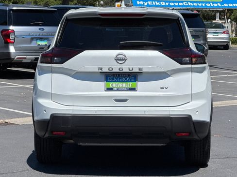 Used 2024 Nissan Rogue SV FWD image 4