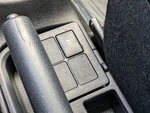 Used 2012 Toyota Yaris L image 26