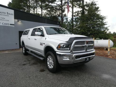 Used 2014 RAM 2500 Laramie w/ Convenience Group AWD/4WD image 3