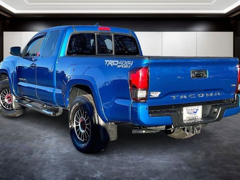 Used 2018 Toyota Tacoma TRD Sport image 12