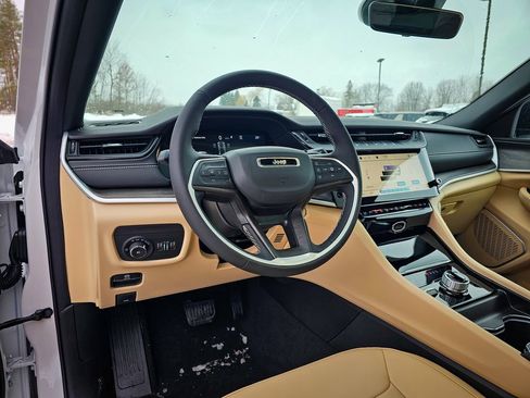 New 2026 Jeep Grand Cherokee Limited image 13