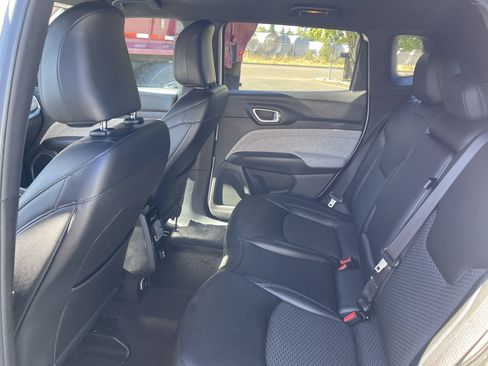 Used 2024 Jeep Compass Latitude AWD/4WD image 14