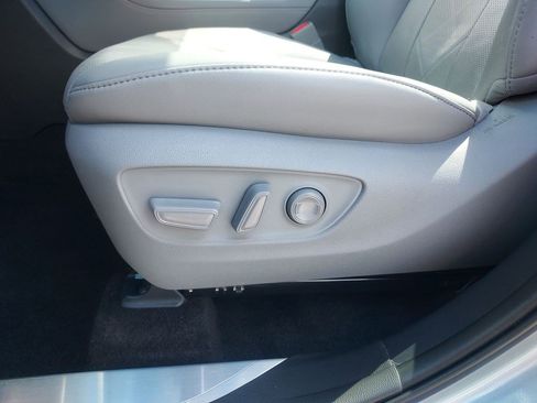 Used 2025 Toyota Highlander Platinum AWD/4WD image 34