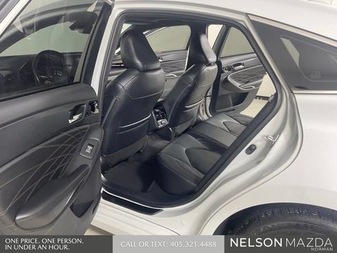 Used 2022 Toyota Avalon Limited w/ Advanced Safety Package FWD image 12