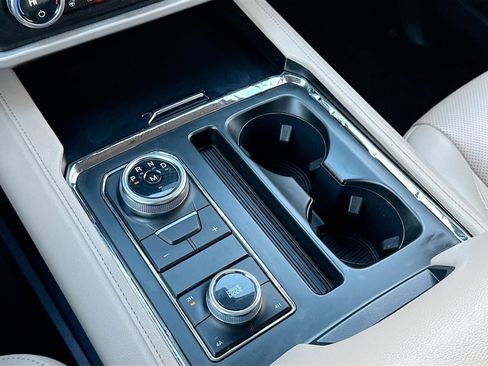 Used 2024 Ford Expedition Max XLT image 17