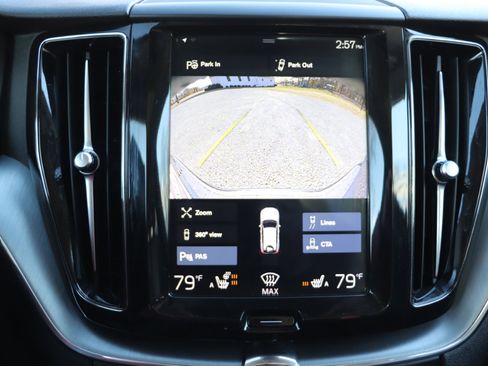 Used 2018 Volvo XC60 T6 Momentum w/ Convenience Package image 28