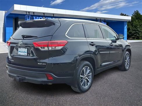 Used 2019 Toyota Highlander XLE image 24