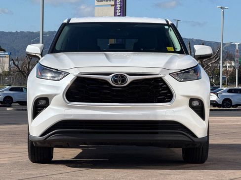 Certified 2024 Toyota Highlander LE image 11