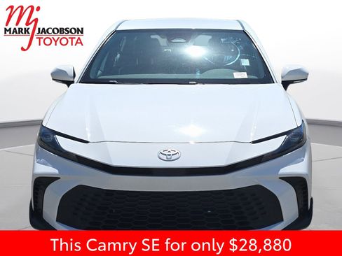 Used 2025 Toyota Camry SE w/ Convenience Package FWD image 3