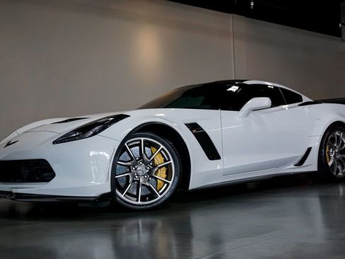 Used 2019 Chevrolet Corvette Z06 image 1