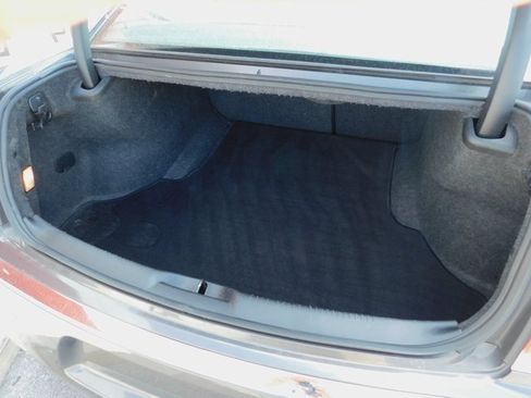 Used 2019 Chrysler 300 Limited w/ Safetytec Plus Group image 12