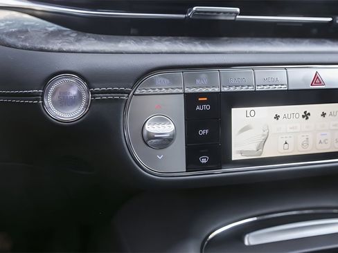 Used 2025 Genesis G90 3.5T image 19