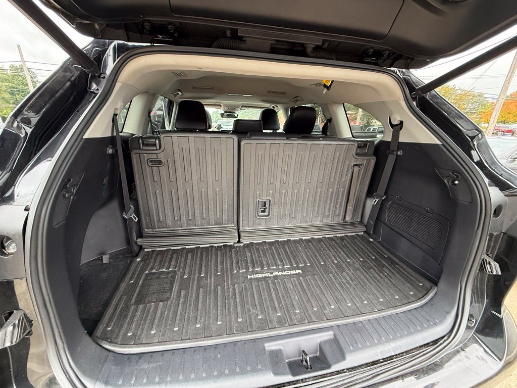 Used 2021 Toyota Highlander XLE AWD/4WD image 26