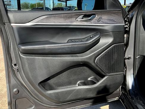 Certified 2023 Jeep Grand Cherokee L Limited w/ Luxury Tech Group II image 19