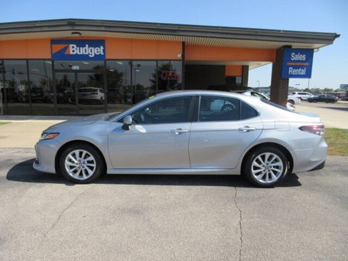 Used 2024 Toyota Camry LE image 2