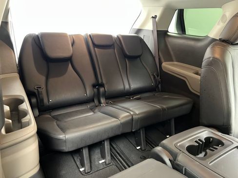 Used 2025 Kia Carnival FWD image 37
