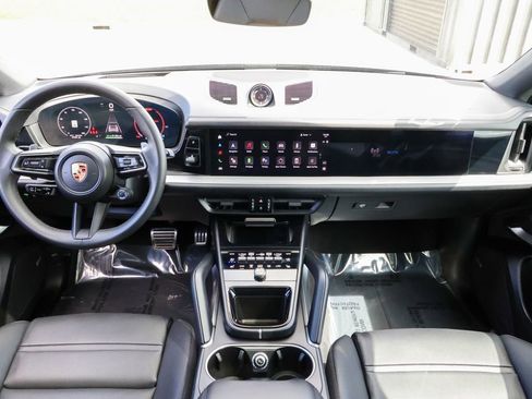 Certified 2025 Porsche Cayenne S AWD/4WD image 24