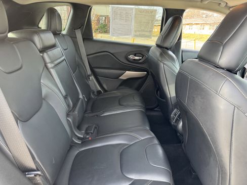 Used 2017 Jeep Cherokee Limited image 35