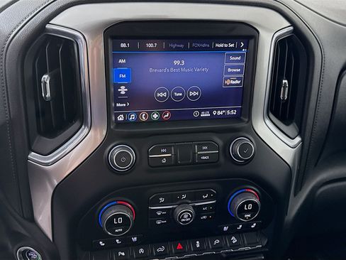 Used 2020 Chevrolet Silverado 1500 LTZ w/ LTZ Convenience Package AWD/4WD image 18