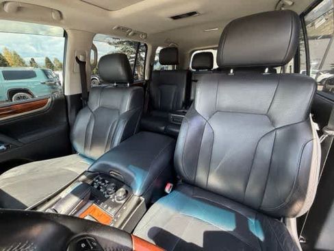 Used 2019 Lexus LX 570 4WD w/ Luxury Package image 22