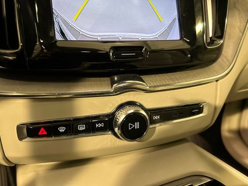 Certified 2023 Volvo XC60 T8 Plus AWD/4WD image 18