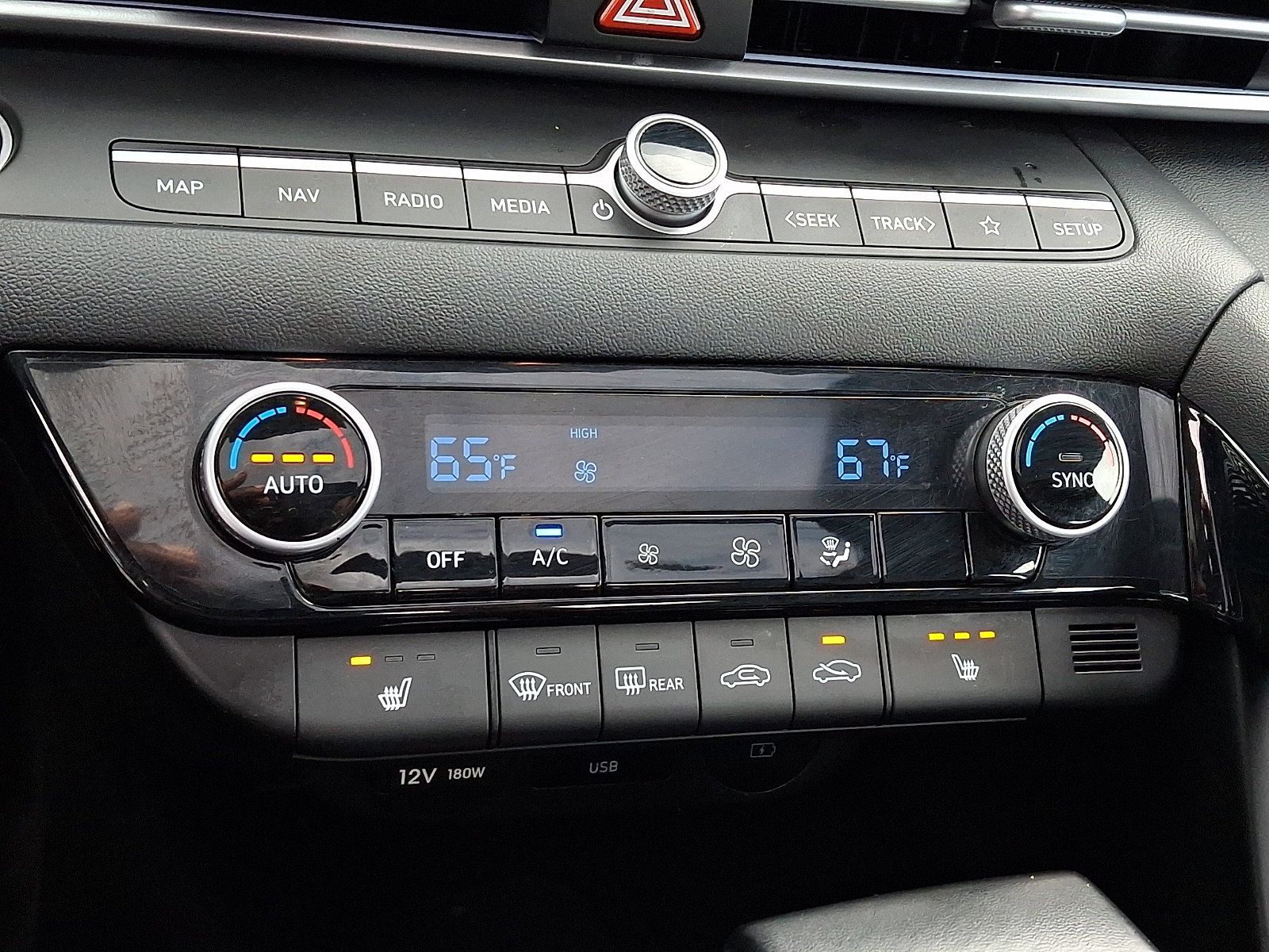 Used 2024 Hyundai Elantra Limited FWD image 18