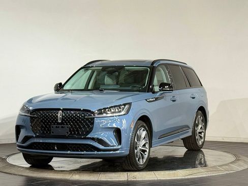New 2026 Lincoln Aviator AWD image 4