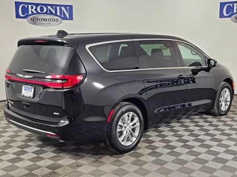 New 2026 Chrysler Pacifica Select AWD/4WD image 5