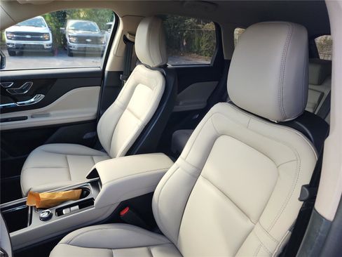 New 2026 Lincoln Corsair Premiere image 14