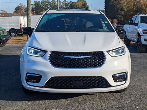 New 2026 Chrysler Pacifica Limited image 2