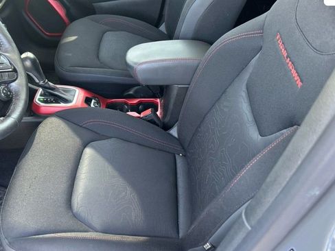 Used 2022 Jeep Renegade Trailhawk w/ Sun/Sound Group AWD/4WD image 4