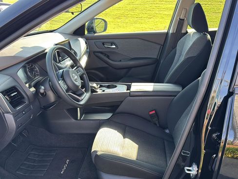 Used 2022 Nissan Rogue SV image 8