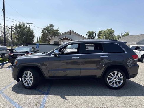 Used 2017 Jeep Grand Cherokee Limited w/ Luxury Group II image 2