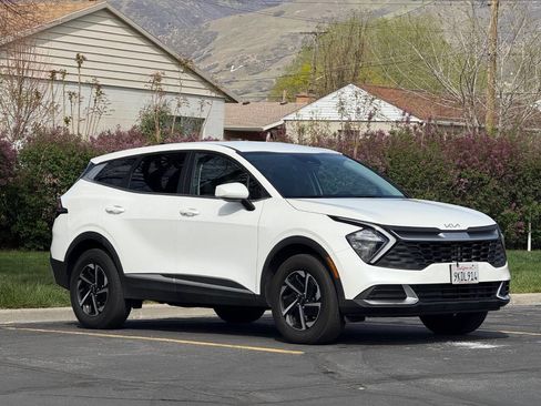 Used 2023 Kia Sportage LX image 3