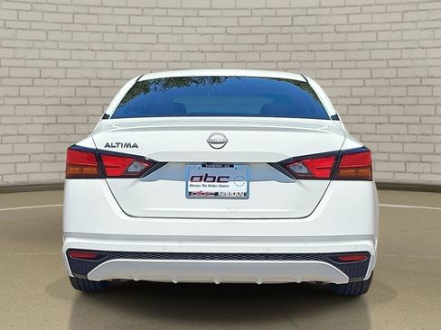 Used 2024 Nissan Altima 2.5 S FWD image 6