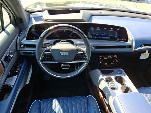 New 2026 Cadillac Vistiq Premium Luxury w/ LPO, Floor Liner Package AWD/4WD image 7