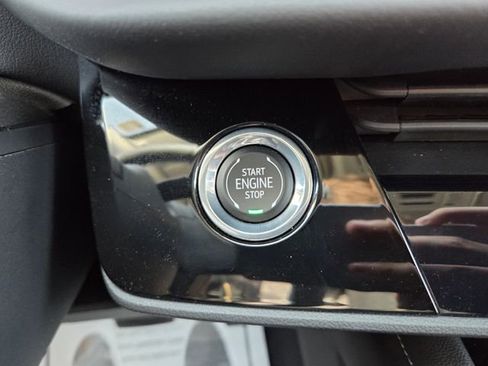 Used 2024 Buick Envision Avenir image 22