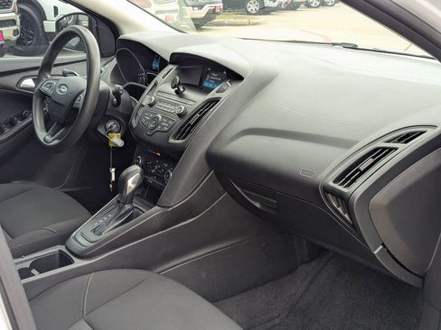 Used 2018 Ford Focus SE image 26