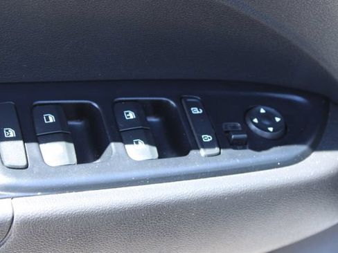 Used 2021 Hyundai Venue SE FWD image 11