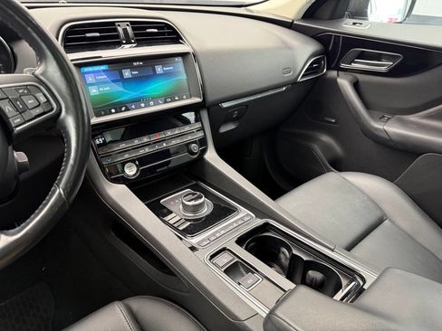 Used 2019 Jaguar F-PACE Premium AWD/4WD image 6