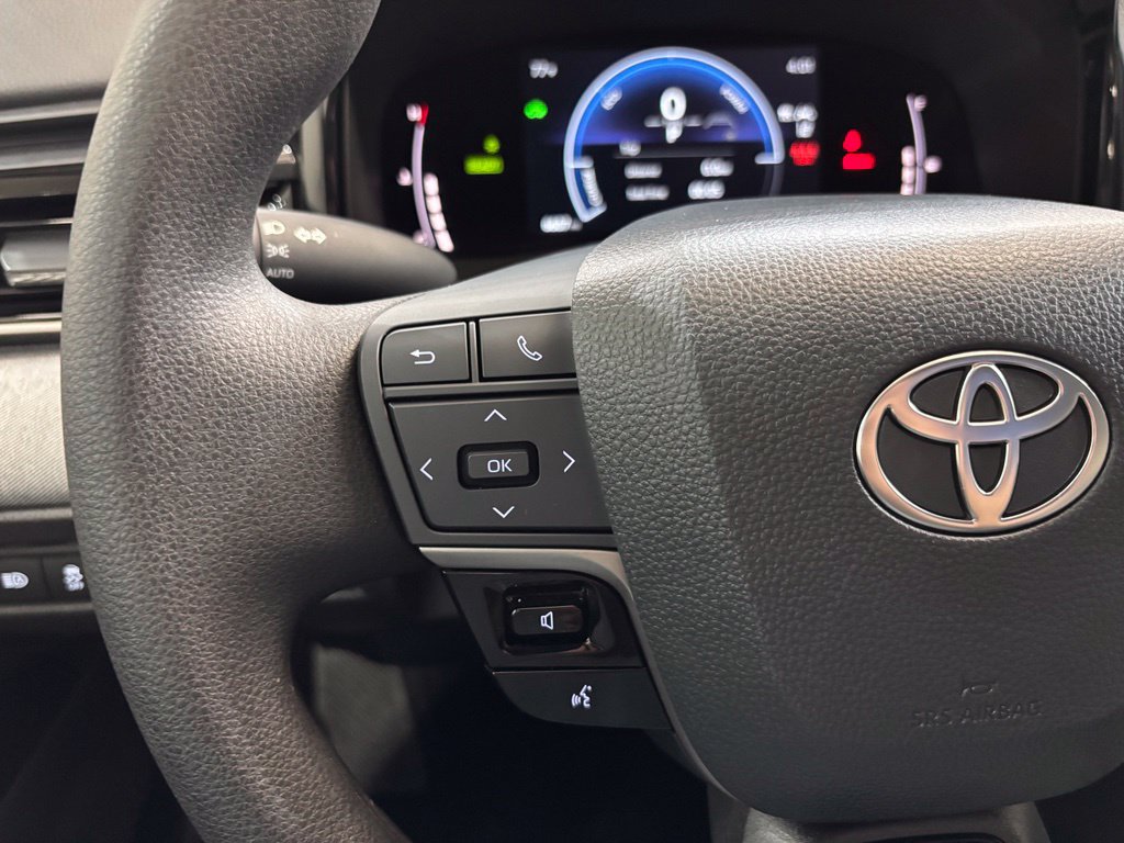 Used 2025 Toyota Camry LE FWD image 12