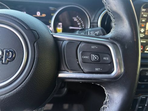 Used 2022 Jeep Wrangler Unlimited Sahara image 23