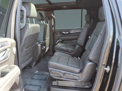 Used 2021 GMC Yukon XL Denali w/ Denali Premium Package image 6