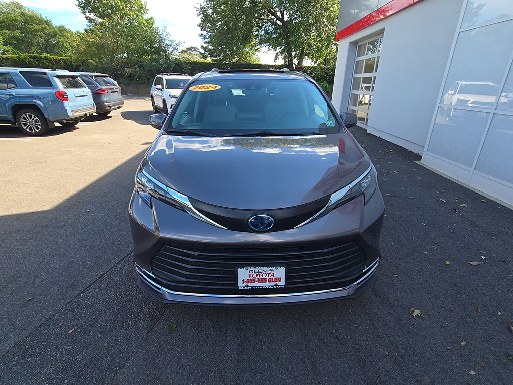 Certified 2024 Toyota Sienna XLE w/ XLE Plus Package AWD/4WD image 23